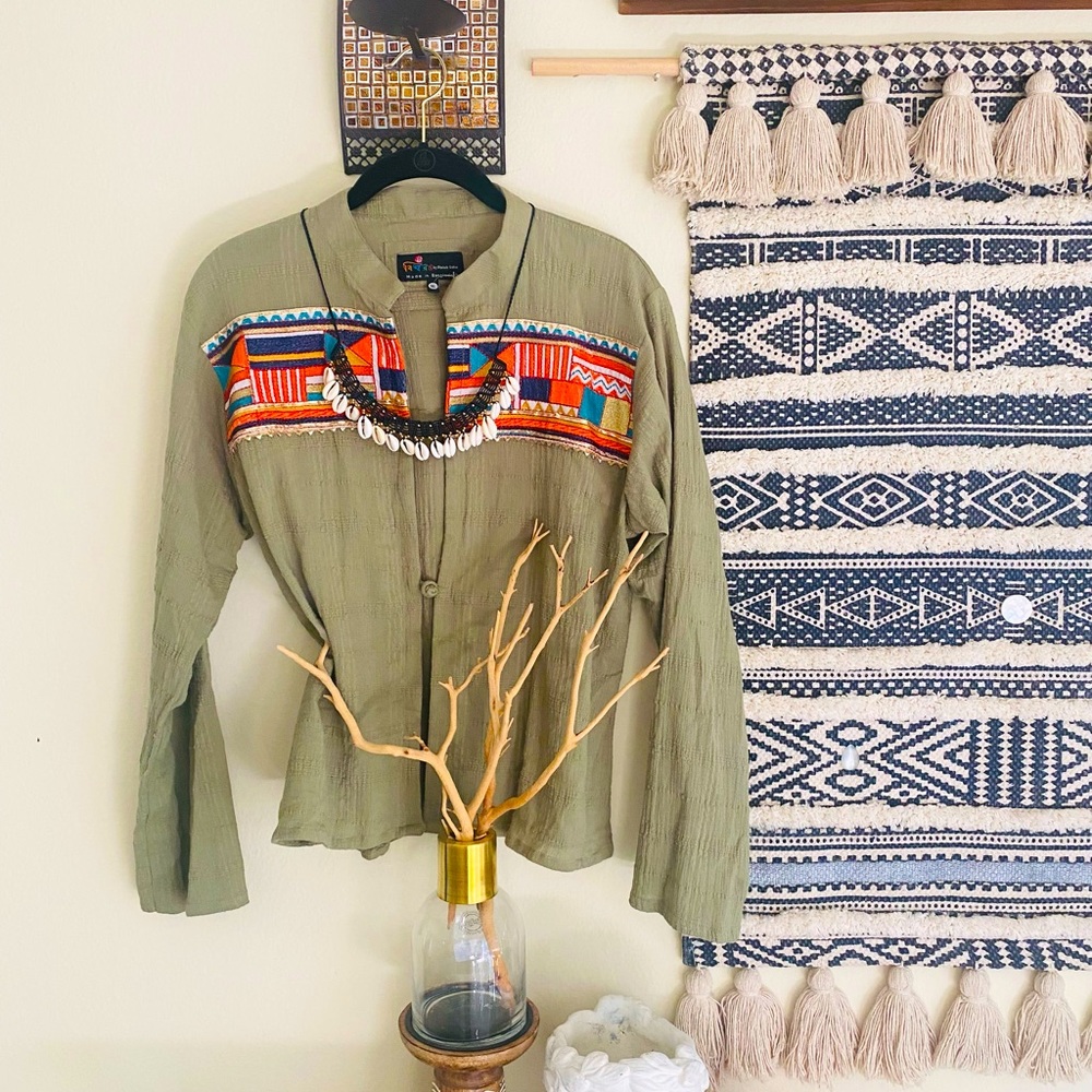 Super cute embroidered long sleeve jacket/ shrug